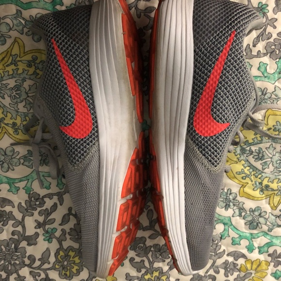 Nike shoes wore once - Picture 2 of 6